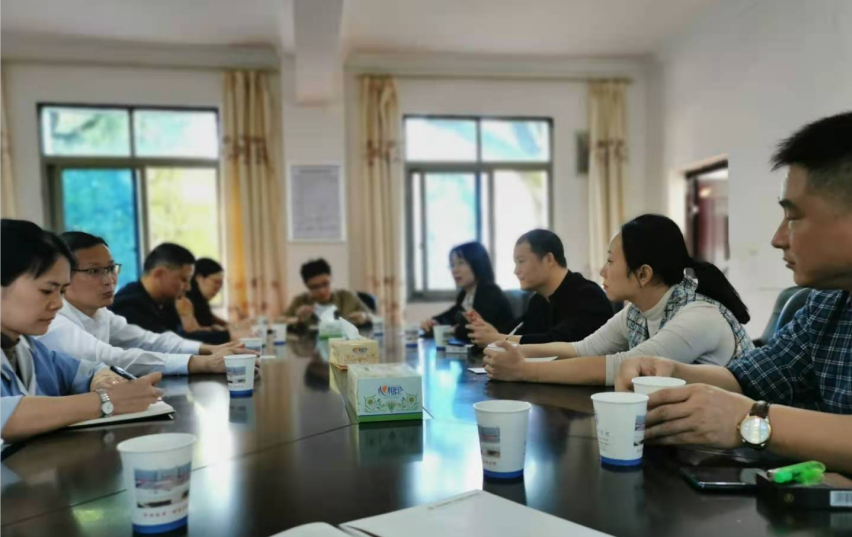 華融湘江銀行衡陽分行領(lǐng)導來我院調(diào)研
