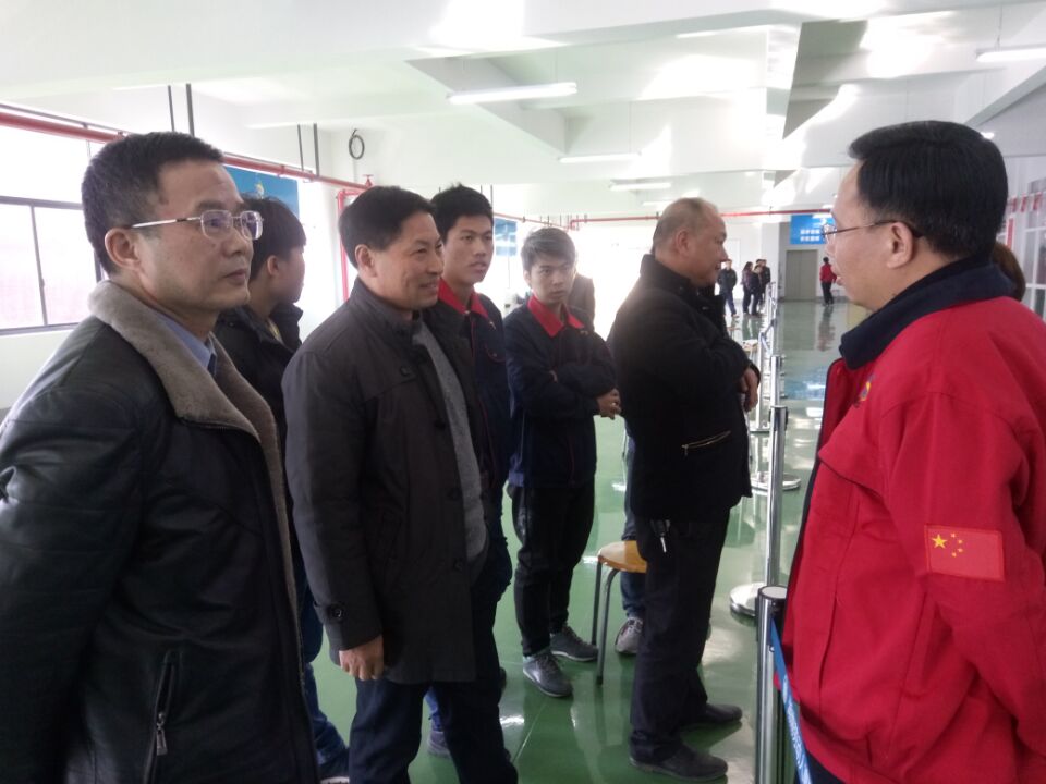 劉忠賢院長和電氣學院尹南寧院長親自到競賽看望選手.jpg